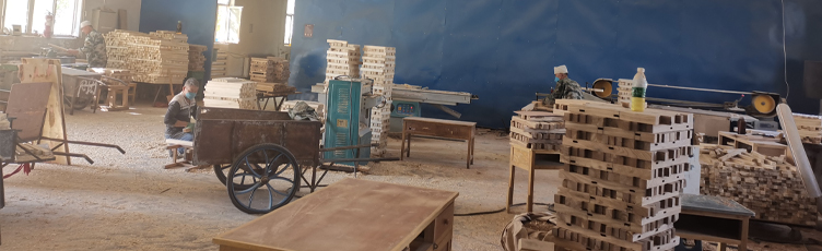 石河子市永安工贸有限责任公司,新疆实木课桌椅厂,石河子实木课桌椅