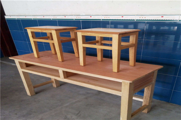 实木板学生课桌椅