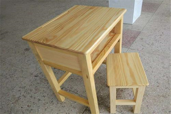 新疆实木板学生课桌椅