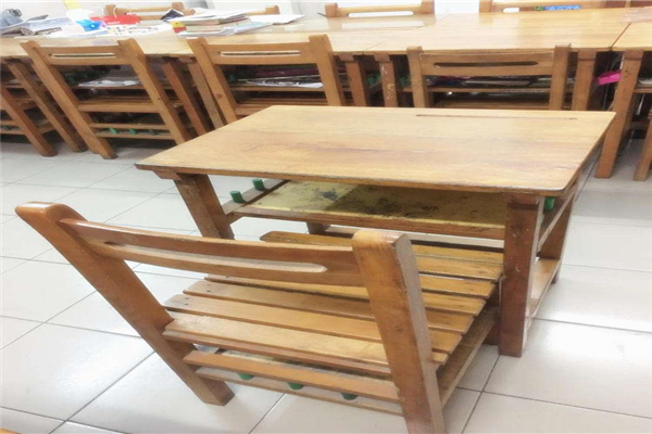 实木板学生课桌椅