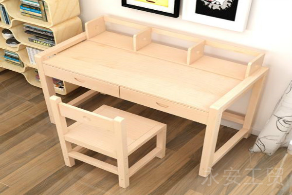 新疆小学复合桌面实木课桌椅价格