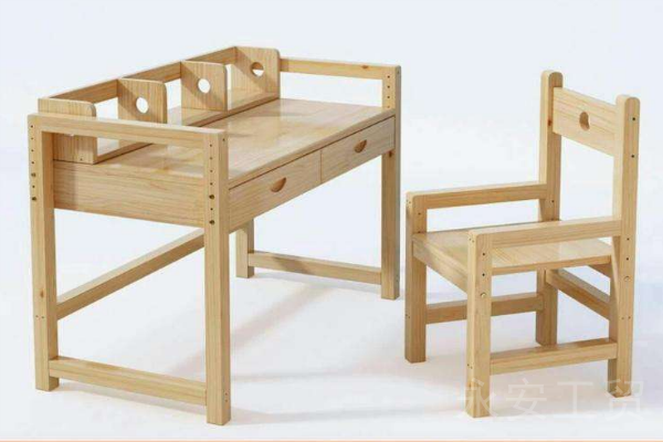 昌吉初中单人实木课桌椅价格