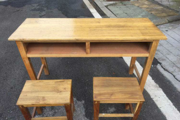 乌鲁木齐实木课桌椅