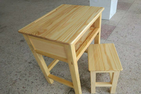 新疆实木课桌椅厂家
