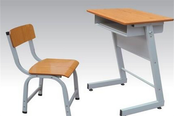 新疆实木课桌椅定制价格