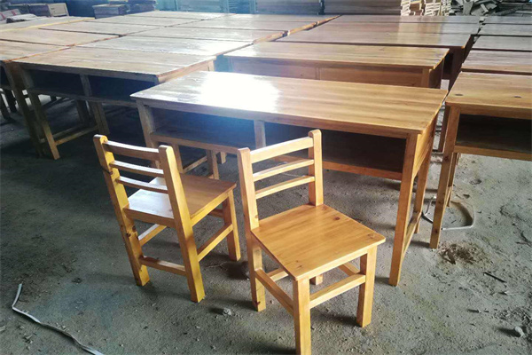 新疆实木课桌椅厂家