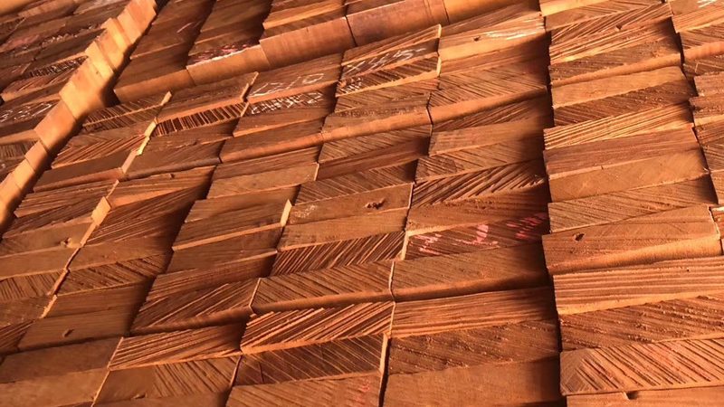 SPC地板锁扣与胶粘：揭秘两种铺设方式的奥秘